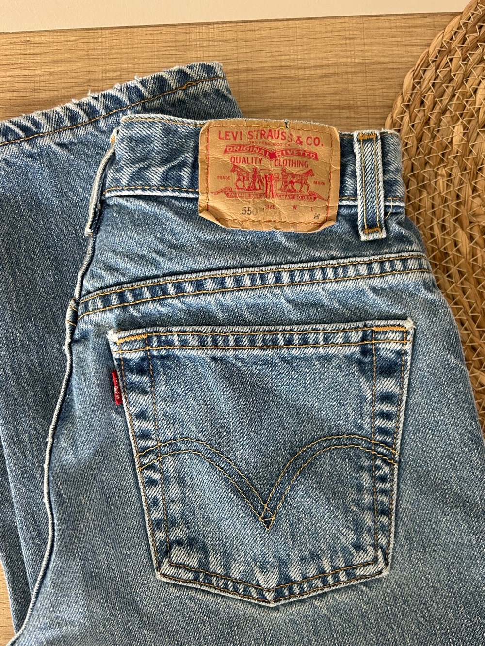 Levi's 550 Jeans - Picture 5 of 8